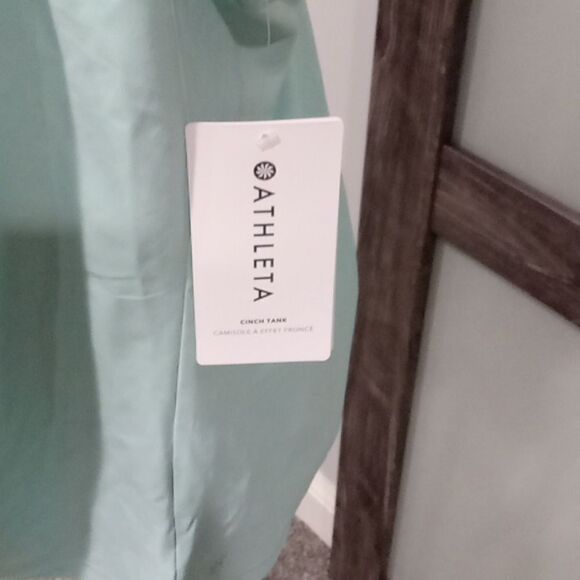 Athleta Cinch tank size 3X. Soft buttery powervita fabric in a soft green NWT - Picture 4 of 5